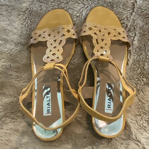 NWT Rialto Carta Bling Yellow Gold Women’s Rhinestone Wedge Sandals Sz 8 - Picture 5 of 8